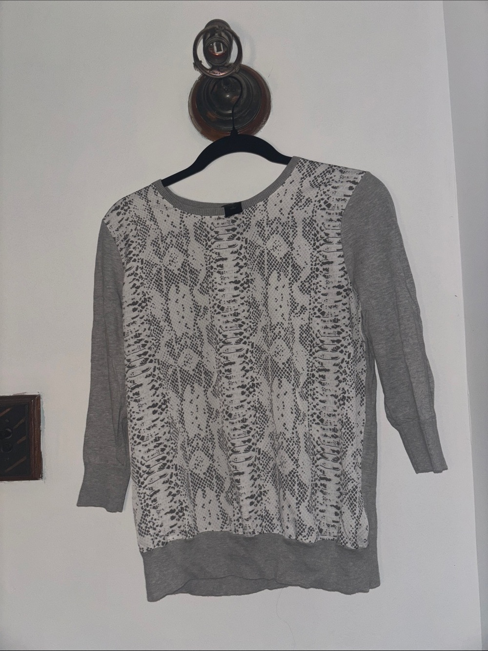 Ann Taylor Factory Gray & Cream Snake-Print Crewneck Sweater